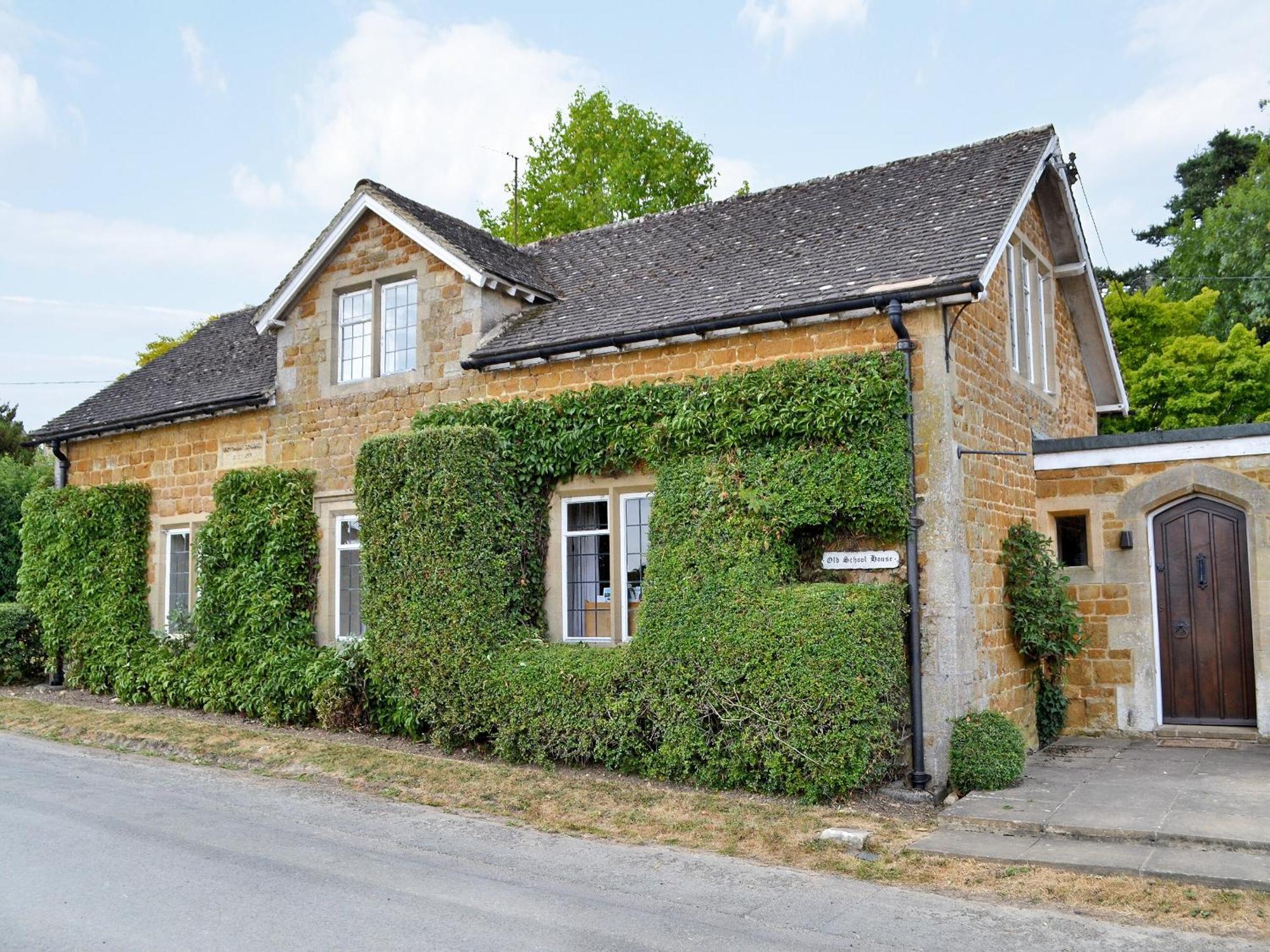 Вилла Old School House Wyck Rissington Экстерьер фото